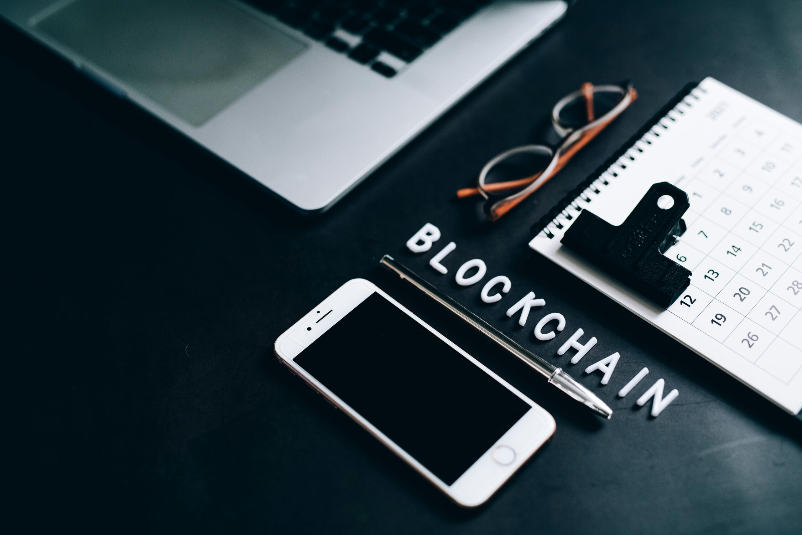 Blockchain e dazi strumenti tecnologici per resistere alle nuove guerre commerciali